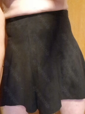 Ich suche jemanden der Lust hat mir unter den Rock zu langen 