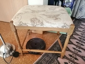 Hocker, Beistellsitz, Holz und Bezugsstoff braunbeige ca. 50x35