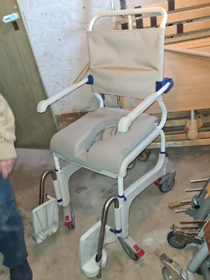 Duschstuhl  Toilettenstuhl Bild 2