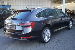Skoda Superb Combi Style Automatik/Navi/Virtual/LED Bild 4