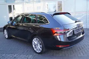 Skoda Superb Combi Style Automatik/Navi/Virtual/LED Bild 2