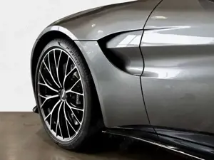 Aston Martin Vantage Bild 4