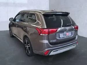 Mitsubishi Outlander PHEV Basis 4WD Bluetooth Klima Bild 3