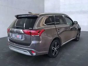 Mitsubishi Outlander PHEV Basis 4WD Bluetooth Klima Bild 4
