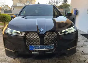 BMW iX iX xDrive40 Laserlicht Panorama Head-Up AHK, Brillanteffektmet.