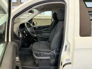 Mercedes-Benz Vito Tour lang AUTOM. 8 SITZE LED SHZ SPURAS PDC Bild 2