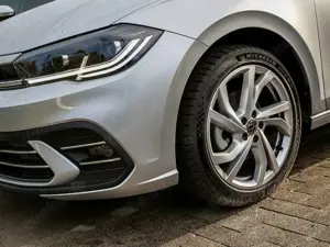 Volkswagen Polo 1.0 TSI Style DSG AHK Matrix Navi Pano Bild 5