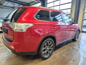 Mitsubishi Outlander OUTLANDER KOLLEKTION+ 4WD LEDER SHZ CAM AHK Bild 5