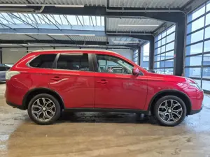 Mitsubishi Outlander OUTLANDER KOLLEKTION+ 4WD LEDER SHZ CAM AHK Bild 4