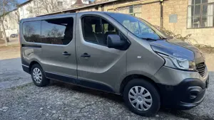Renault Trafic L1H1 2,7t (8/9 Sitze) Expression Bild 2