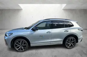 Volkswagen Tiguan R-Line 1.5 eHybrid 360 4xSHZ ACC AHK AUT Bild 3