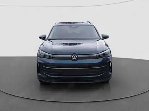 Volkswagen Tiguan 1.5 TSI DSG Life 5-J-G AHK ACC RFK Bild 5