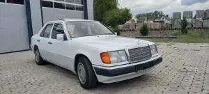 Mercedes-Benz Others DB 124   220E in einem sehr guten Zustand