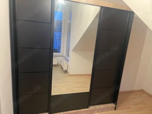 Kleiderschrank