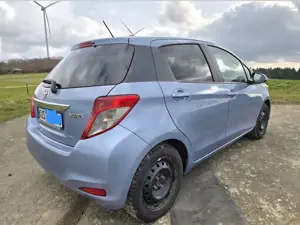 Toyota Yaris 1.33 VVT-i Edition 2014 Bild 3