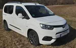 Toyota Proace City Verso Family 1.2 Turbo PDC Tempomat 8-fach bereift