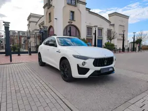 Maserati Levante GT MildHybrid|Sport|Nerissimo|Pano|HK|ACC|360° Bild 3