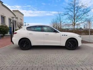 Maserati Levante GT MildHybrid|Sport|Nerissimo|Pano|HK|ACC|360° Bild 4