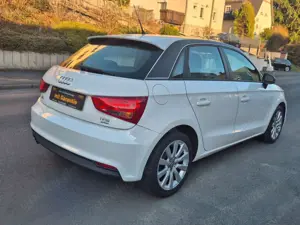 Audi A1 1,0 TFSI Sportback basis/Navi/Garantie Bild 4