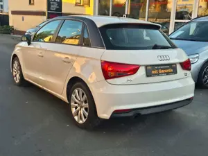 Audi A1 1,0 TFSI Sportback basis/Navi/Garantie Bild 2
