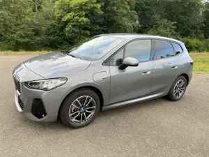 BMW 225 225e xDrive Active Tourer Aut. M-Sportpaket, AHK, frei ab Ende Mai