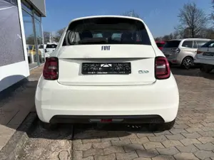 Fiat 500e Icon Navi DAB Klimaaut. Temp. SHZ uvm. Bild 4