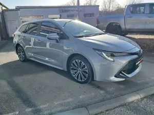 Toyota Corolla 2.0 Hybrid Touring Sports Team Deutschla Bild 3