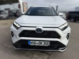 Toyota RAV 4 Plug-in-Hybrid Teamplayer Bild 2