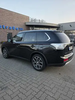 Mitsubishi Outlander Bild 2