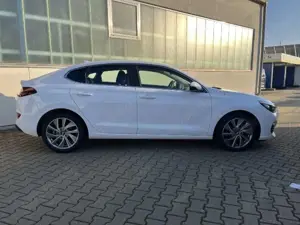 Hyundai i30 Fastback 1.4 T-GDI Style - Navi - RFK - Tempomat Bild 4