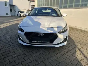 Hyundai i30 Fastback 1.4 T-GDI Style - Navi - RFK - Tempomat Bild 2