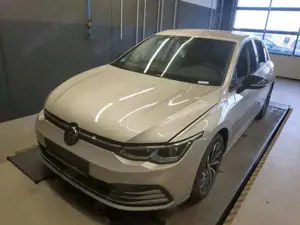 Volkswagen Golf MOVE 1.5 eTSI DSG NAVI AHK ALU ACC APS SITZHEIZUNG CLIMATRONIC