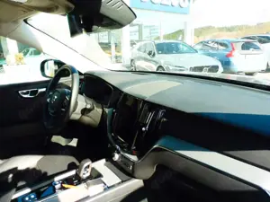 Volvo XC60 T6 Plus Dark Recharge Plug-In Hybrid AWD Bild 5