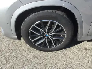 BMW X1 sDrive18i MSport Premiumpaket AD Navi LED El. Heck Bild 3