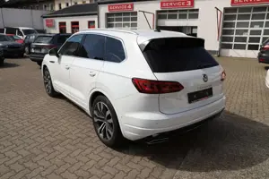 Volkswagen Touareg 231PS TDI R-Line - Innovision/Matrix/21"/360°/A... Bild 2