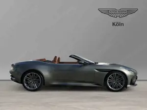 Aston Martin DB12 Volante Titanium Grey / Q- Centenary Saddle Tan Bild 3