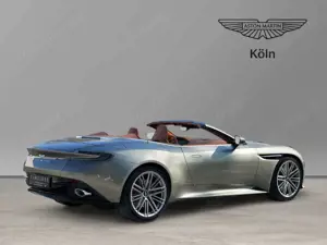 Aston Martin DB12 Volante Titanium Grey / Q- Centenary Saddle Tan Bild 4