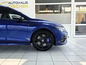 Volkswagen Golf VIII Limo R 4Motion Black Style Akrapovic Bild 5