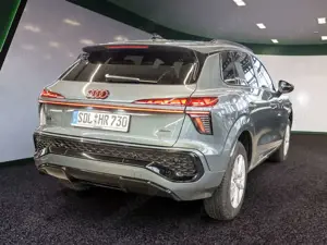 Audi Q3 SUV TFSI quattro S tronic ACC PANO HUD SHZ Bild 4