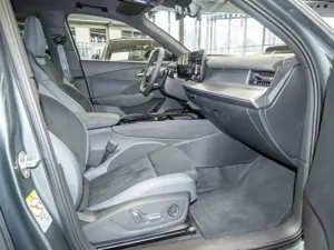 Audi Q3 SUV TFSI quattro S tronic ACC PANO HUD SHZ Bild 3