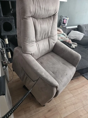 Sessel mit Aufstehhilfe  Bild 2