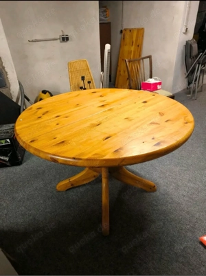Massiver runder Kiefertisch 