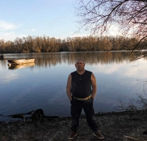 Suche Sie, zwecks Freundschaft und langfristig eine Partnerschaft. 