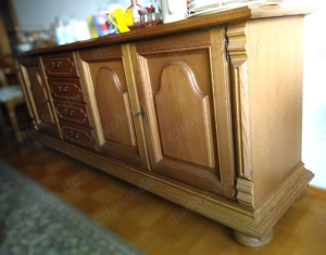 verschiedene Esszimmer-Möbel