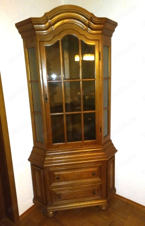 Verschiedene Esszimmer-Möbel