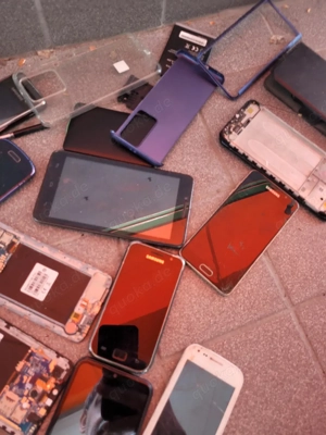 Verkaufe Orginal defekte handy 