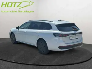 Volkswagen Passat Variant 1.5 TSI eHybrid OPF DSG R-Line AH Bild 3