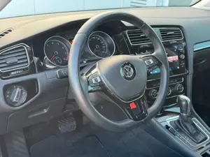 Volkswagen Golf VII 1.5 TSI "Highline" DSG LED ACC PDC SCHH Bild 2