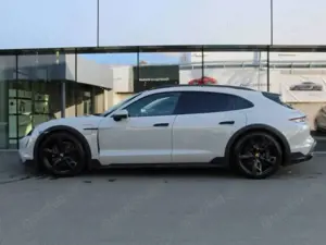 Porsche Taycan 4 Cross Turismo Bild 2