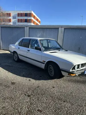 BMW 520 520i (E28) Bild 3